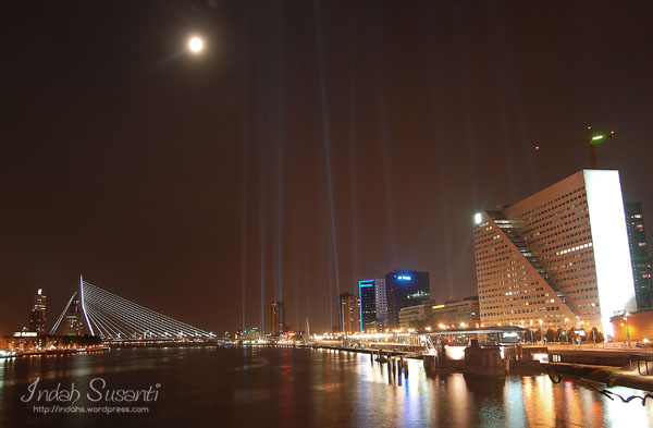 Erasmus Bridge, Lines of Fire