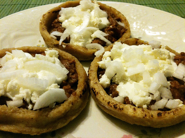 Sopes by Jerry Reyes (Flickr)